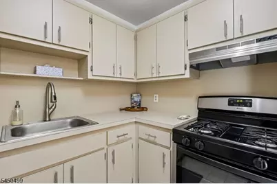 33 Henry Pl #B2, Hackensack, NJ 07601 - Photo 4