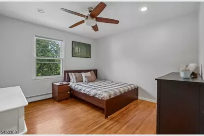 35 Iroquois Ave, Lincoln Park, NJ 07035 - Photo 14