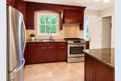 18 Carrol St, Fairfield, NJ 07004 - Photo 4