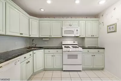 675 Raritan Rd #6, Clark Township, NJ 07066 - Photo 10