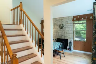 54 Cherrywood Dr, Franklin Township, NJ 08873 - Photo 4