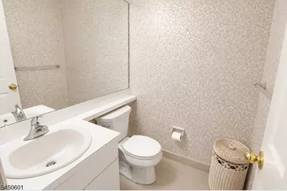 96 Easedale Rd, Wayne Twp., NJ 07470 - Photo 8