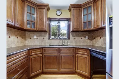 24 Winthrop Rd, Edison Twp., NJ 08817 - Photo 10