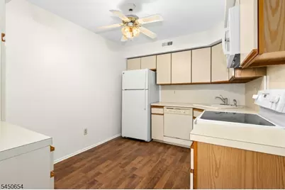 12 Harwich Ct, Scotch Plains Township, NJ 07076 - Photo 12