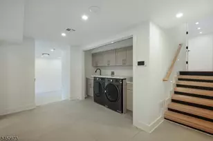 63 Billingsley Dr, Livingston, NJ 07039 - Photo 28