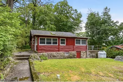 26 Clubhouse Ave, West Milford, NJ 07480 - Photo 2
