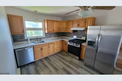 39 Wadsworth St, Wallington, NJ 07057 - Photo 4