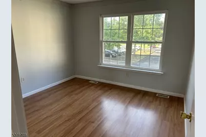 51 Canterbury Cir, Franklin Township, NJ 08873 - Photo 10