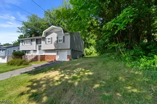 17 Stafford Dr, Wanaque, NJ 07465 - Photo 2