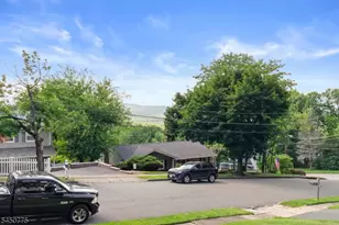 17 Stafford Dr, Wanaque, NJ 07465 - Photo 4