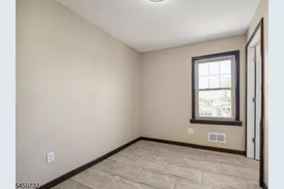 1252 Magnolia Pl, Union Township, NJ 07083 - Photo 10
