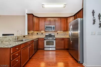 208 Welsh Pl, Morris Plains, NJ 07950 - Photo 8