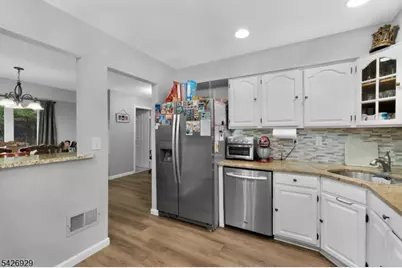 94 Edgefield Dr, Parsippany, NJ 07950 - Photo 14