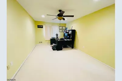 94 Edgefield Dr, Parsippany, NJ 07950 - Photo 32