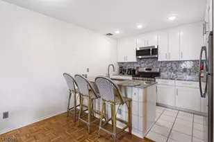 31 Willow Wood Square, East Rutherford, NJ 07073 - Photo 4