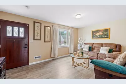 54 Sycamore Dr, Belleville, NJ 07109 - Photo 2