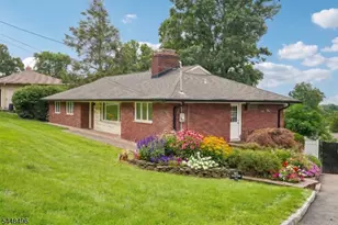 31 Surrey Dr, Wayne, NJ 07470 - Photo 1