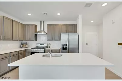 644 Lorhan Dr #644, Piscataway Township, NJ 08854 - Photo 4