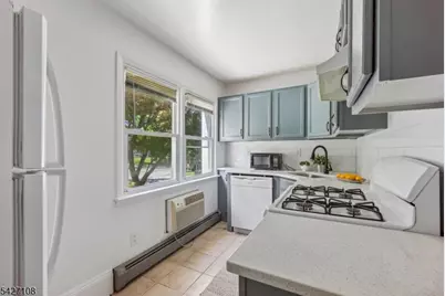 44 Gates Ave Apt #2, Montclair, NJ 07042 - Photo 10