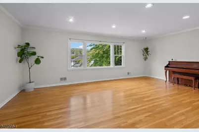 260 Saint Cloud Ave, West Orange Township, NJ 07052 - Photo 6