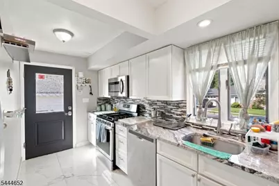 28 Brookhill Ter, Clifton, NJ 07013 - Photo 16