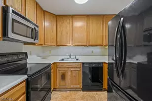 89 Park Edge, Berkeley Heights Township, NJ 07922 - Photo 4