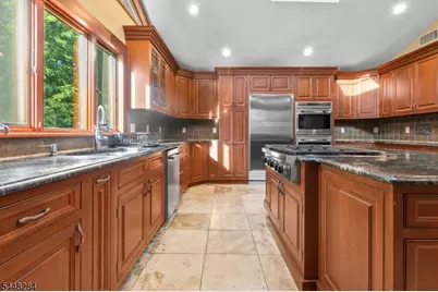 8 Cracco Ln, Wayne, NJ 07470 - Photo 18