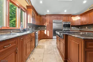 8 Cracco Ln, Wayne, NJ 07470 - Photo 18
