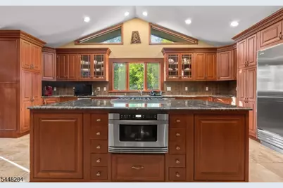 8 Cracco Ln, Wayne, NJ 07470 - Photo 16