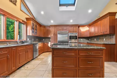 8 Cracco Ln, Wayne, NJ 07470 - Photo 20