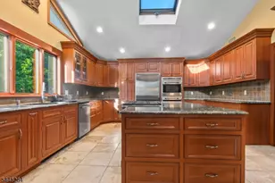 8 Cracco Ln, Wayne, NJ 07470 - Photo 20