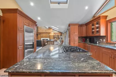 8 Cracco Ln, Wayne, NJ 07470 - Photo 18