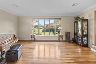 8 Cracco Ln, Wayne, NJ 07470 - Photo 12
