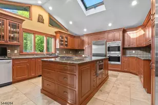 8 Cracco Ln, Wayne, NJ 07470 - Photo 2