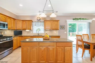 2 Kingston Ct, Jefferson Township, NJ 07438 - Photo 6