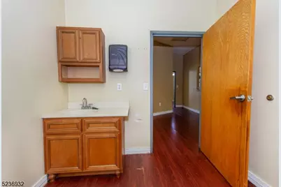 290 Union Blvd, Totowa, NJ 07512 - Photo 10