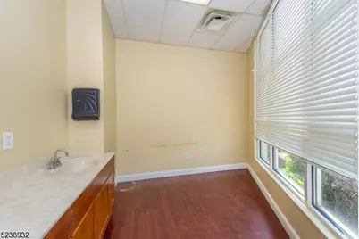 290 Union Blvd, Totowa, NJ 07512 - Photo 12