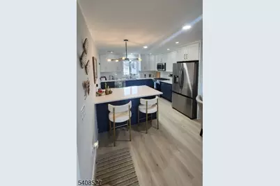 731 Lake Ave #2, Lyndhurst Township, NJ 07071 - Photo 2