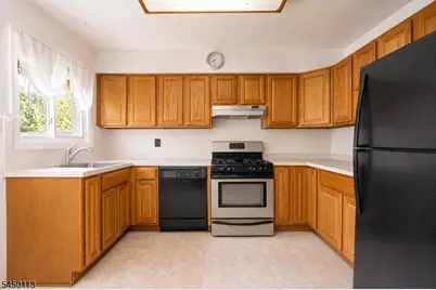 110 Patricia Pl, Clifton, NJ 07012 - Photo 2