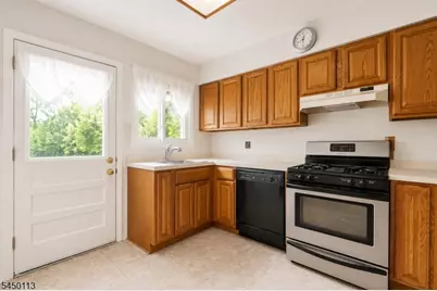 110 Patricia Pl, Clifton, NJ 07012 - Photo 4