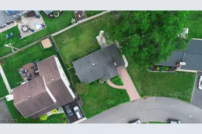 870 Crescent Dr, Rahway, NJ 07065 - Photo 24