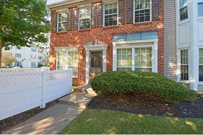 361 Hadleigh Ln, North Brunswick Township, NJ 08902 - Photo 2