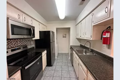 111 Almond Dr #111, Franklin Township, NJ 08873 - Photo 8
