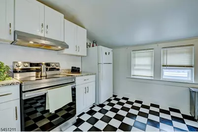 275 Greylock Pkwy #3, Belleville, NJ 07109 - Photo 32
