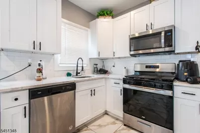 22 Comfort Pl, Clifton, NJ 07011 - Photo 16