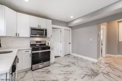 22 Comfort Pl, Clifton, NJ 07011 - Photo 4