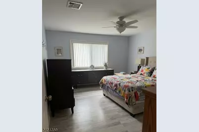 32 Dickinson Ct, Middletown Twp., NJ 07701 - Photo 2