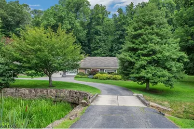 112 E Valley Brook Rd, Washington Township, NJ 07853 - Photo 2