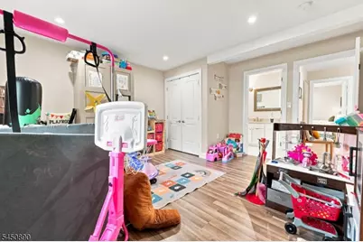 1305 E Henry St, Linden, NJ 07036 - Photo 22