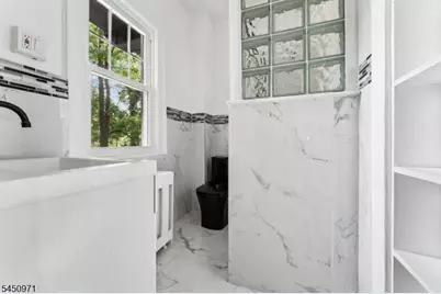 731 Berkeley Ave, Orange, NJ 07050 - Photo 32